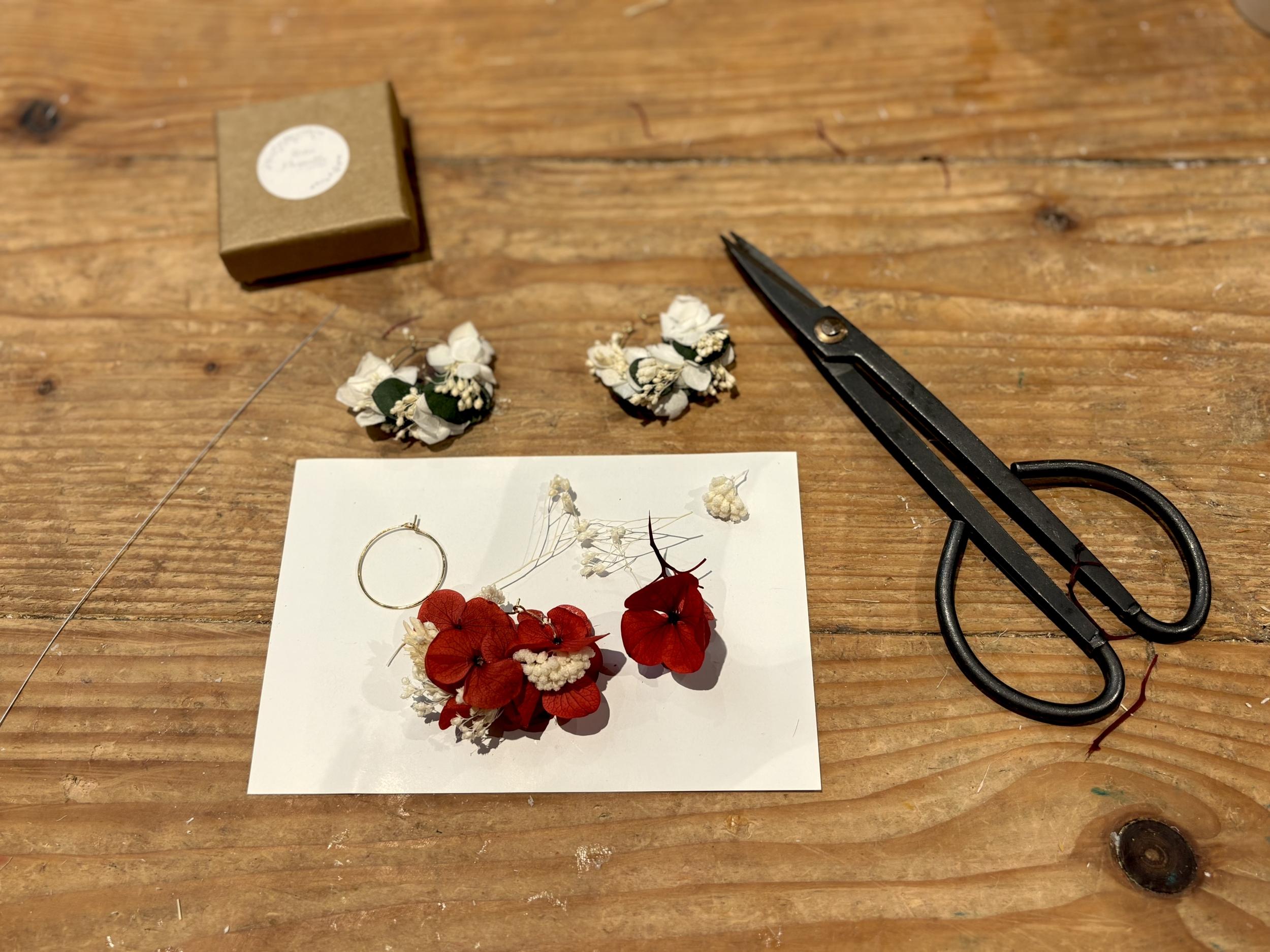 Créez vos boucles d'oreilles en fleurs séchées avec Clémence - Afbeelding nr. 2 - Wecandoo