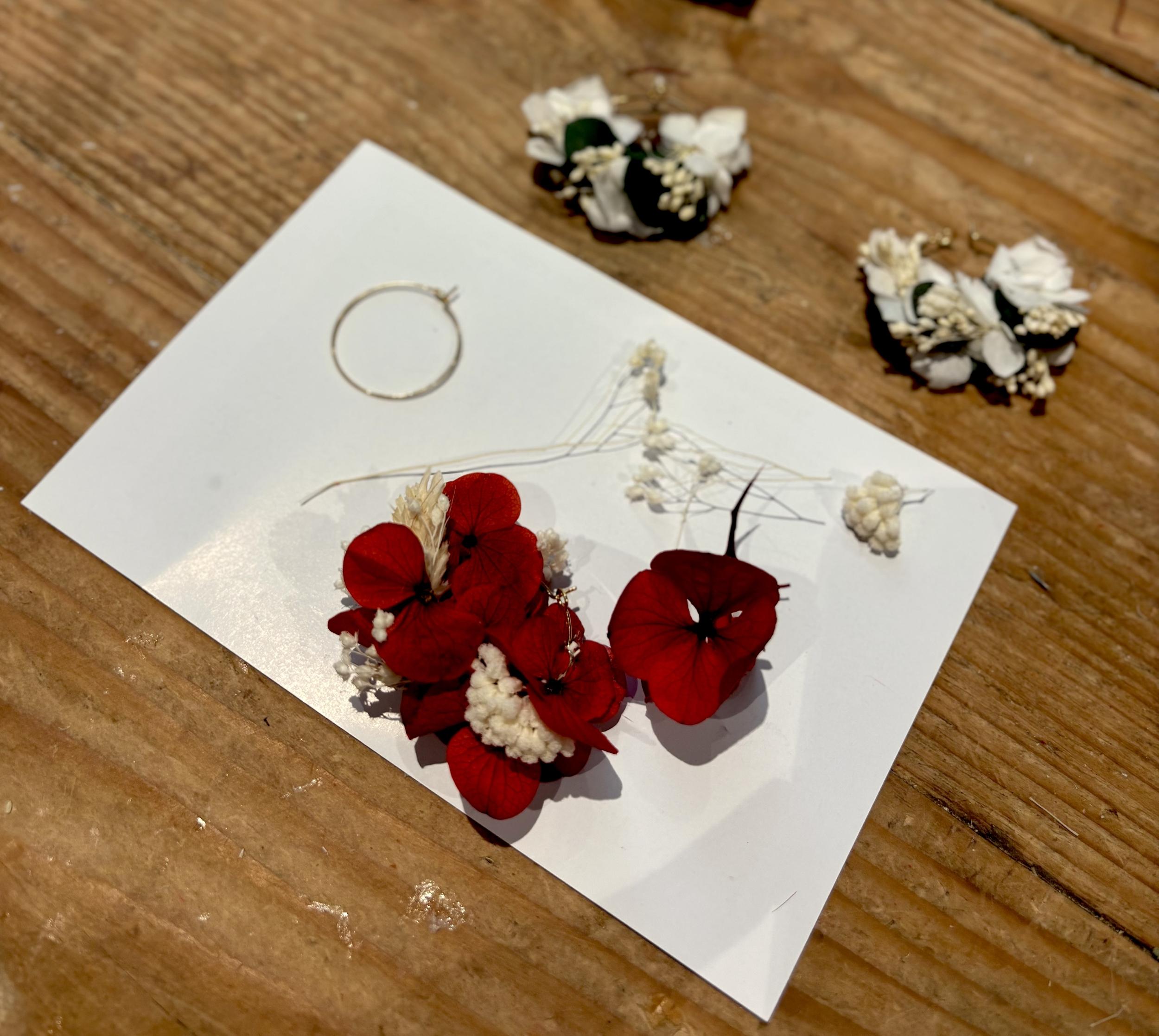 Créez vos boucles d'oreilles en fleurs séchées avec Clémence - Afbeelding nr. 6 - Wecandoo