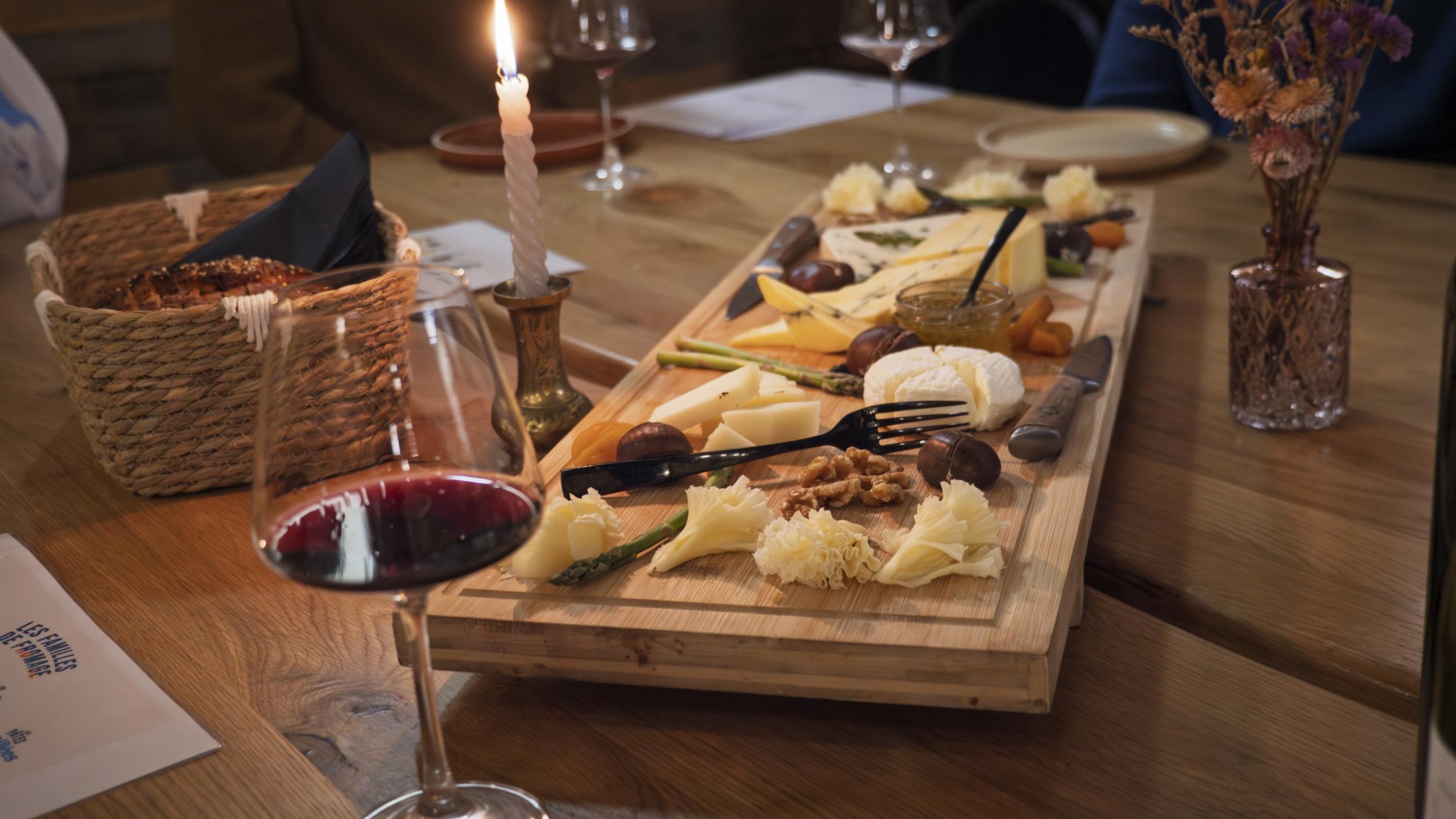 Plongez dans l'univers des accords vin et fromage avec Arthur - Image n°1 - Wecandoo