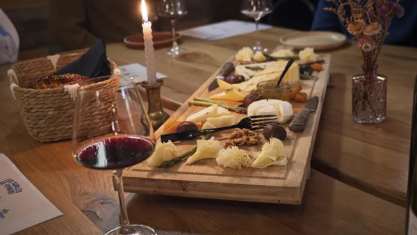 Plongez dans l'univers des accords vin et fromage