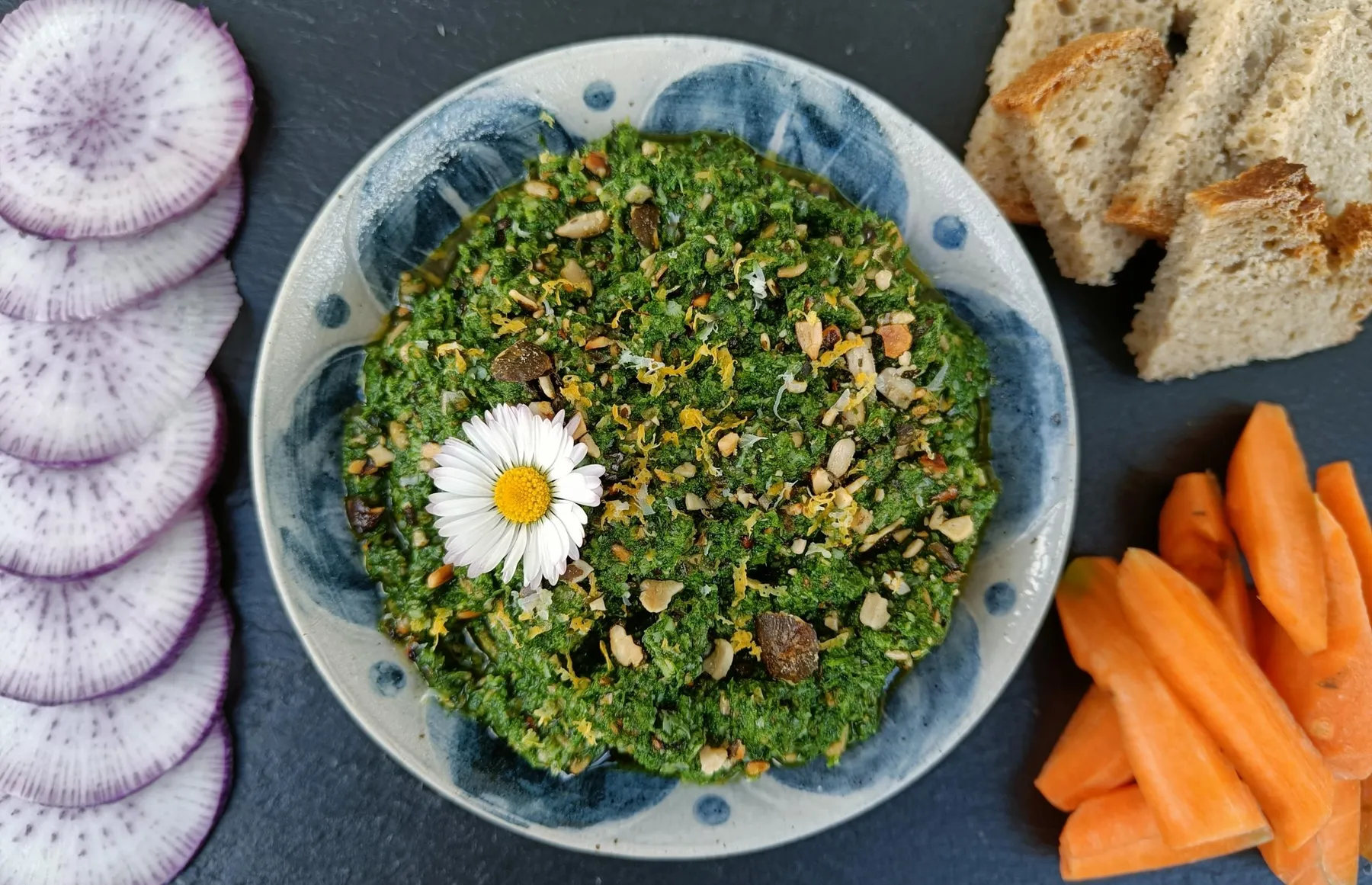 Cuisinez des plantes sauvages de saison avec Amandine - Image n°5 - Wecandoo