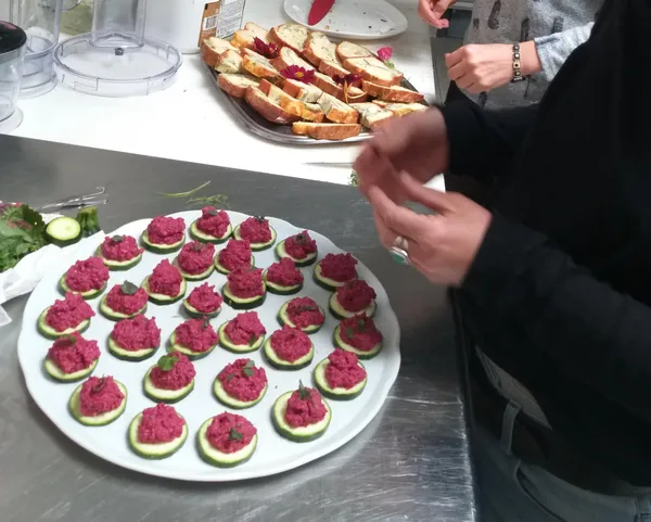 Cuisinez des plantes sauvages de saison avec Amandine - Image n°3 - Wecandoo