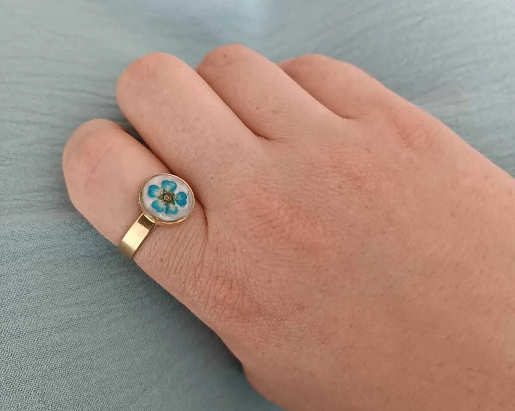 Créez vos bijoux en résine et fleurs séchées avec Célie - Image n°5 - Wecandoo