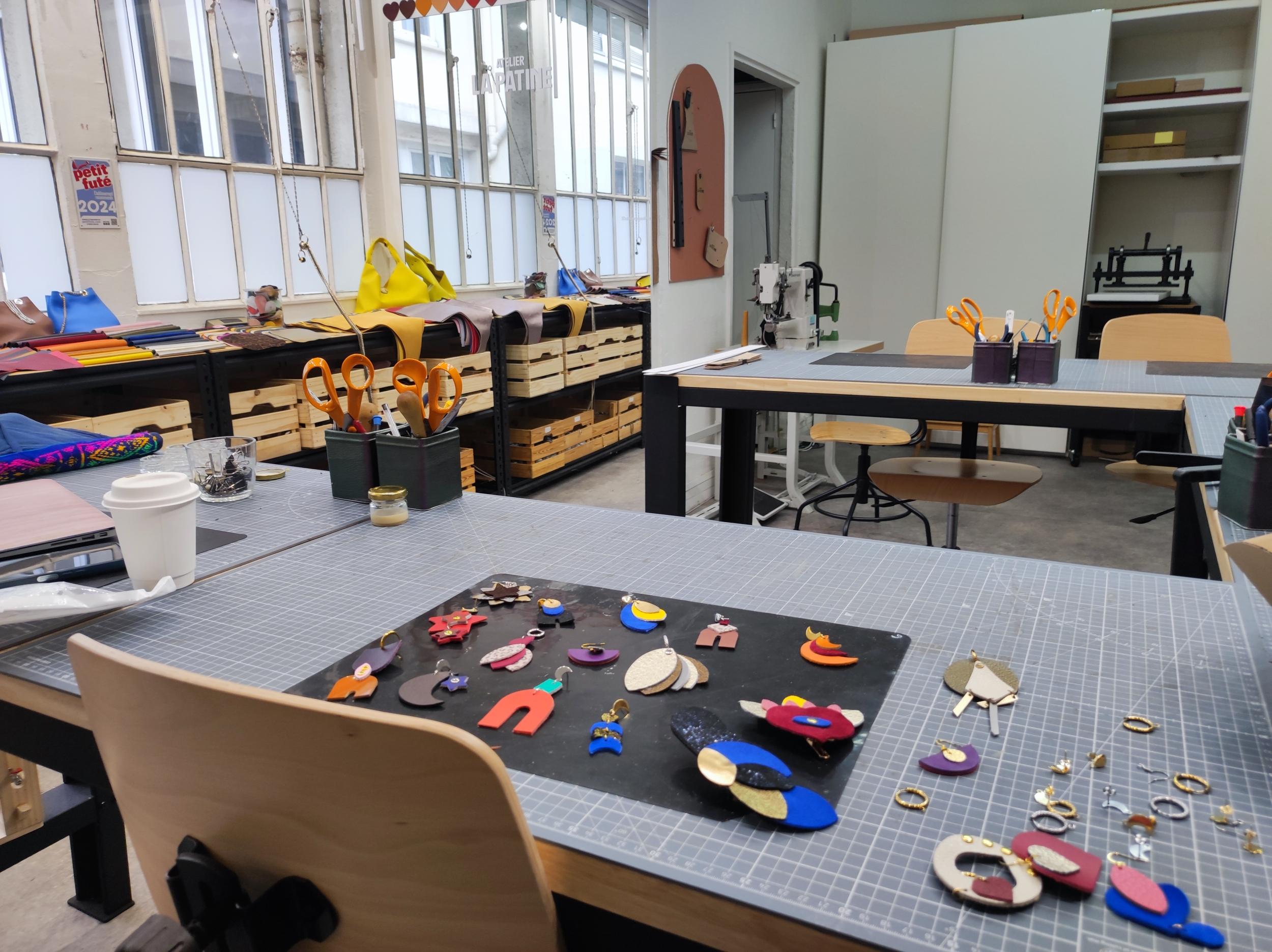 Créez vos paires de boucles d'oreilles en cuir avec Diane et son équipe - Image n°9 - Wecandoo