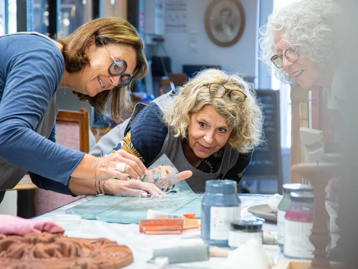 Découvrez l’art du relooking de meubles et objets
