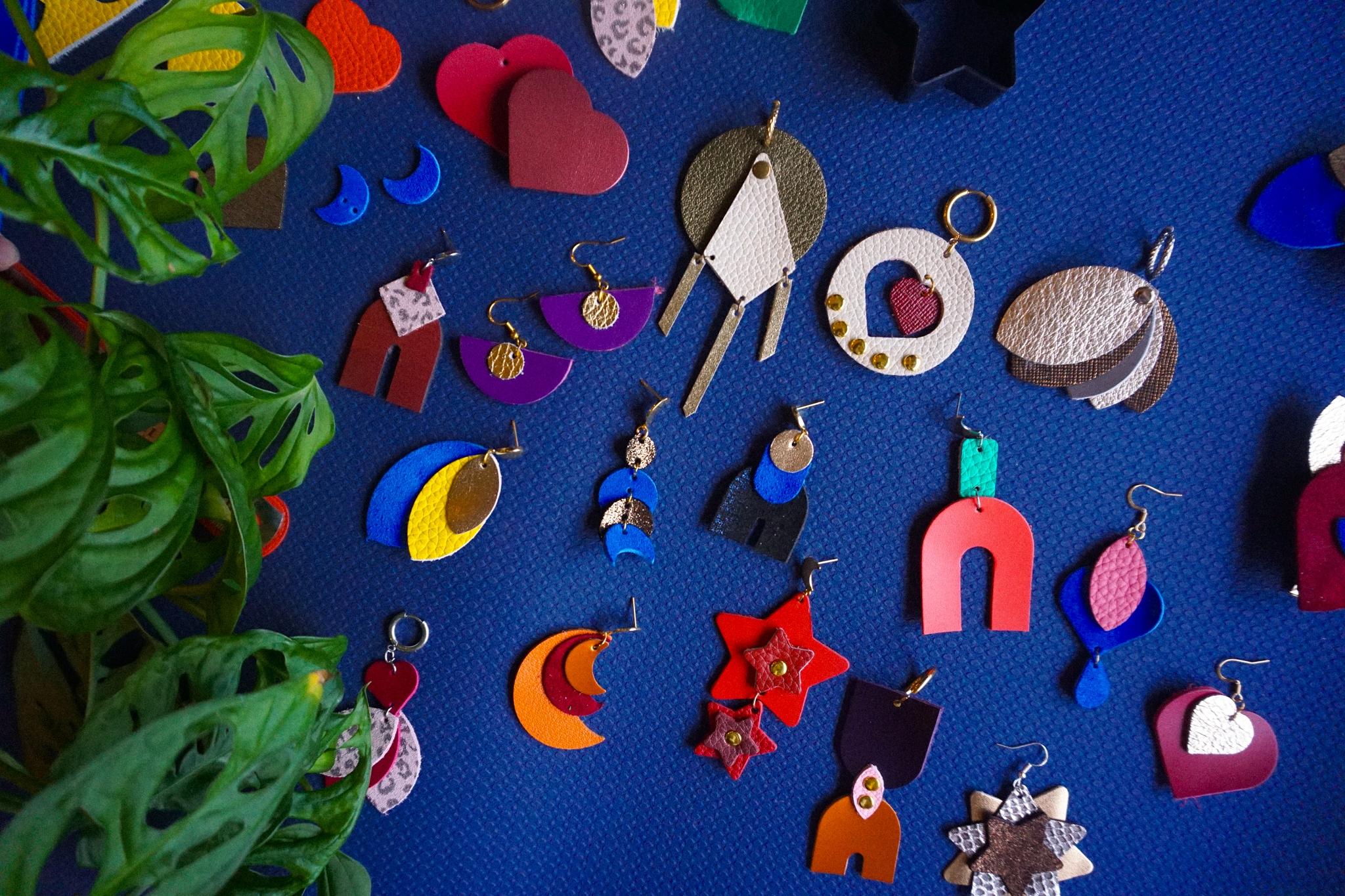 Créez vos boucles d'oreilles en cuir avec Diane et son équipe - Image n°3 - Wecandoo