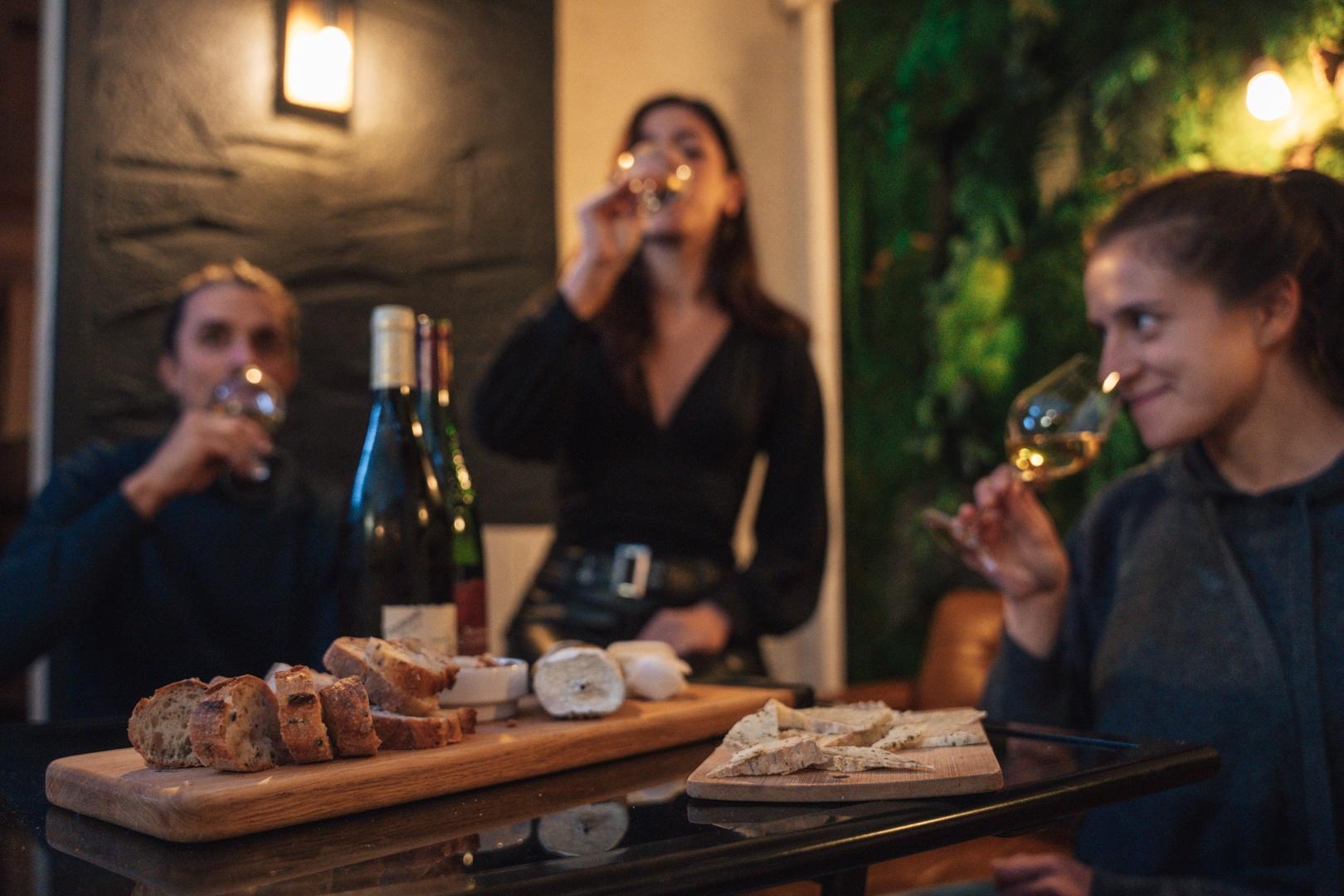 Découvrez les accords vins et fromages avec Brian - Image n°8 - Wecandoo