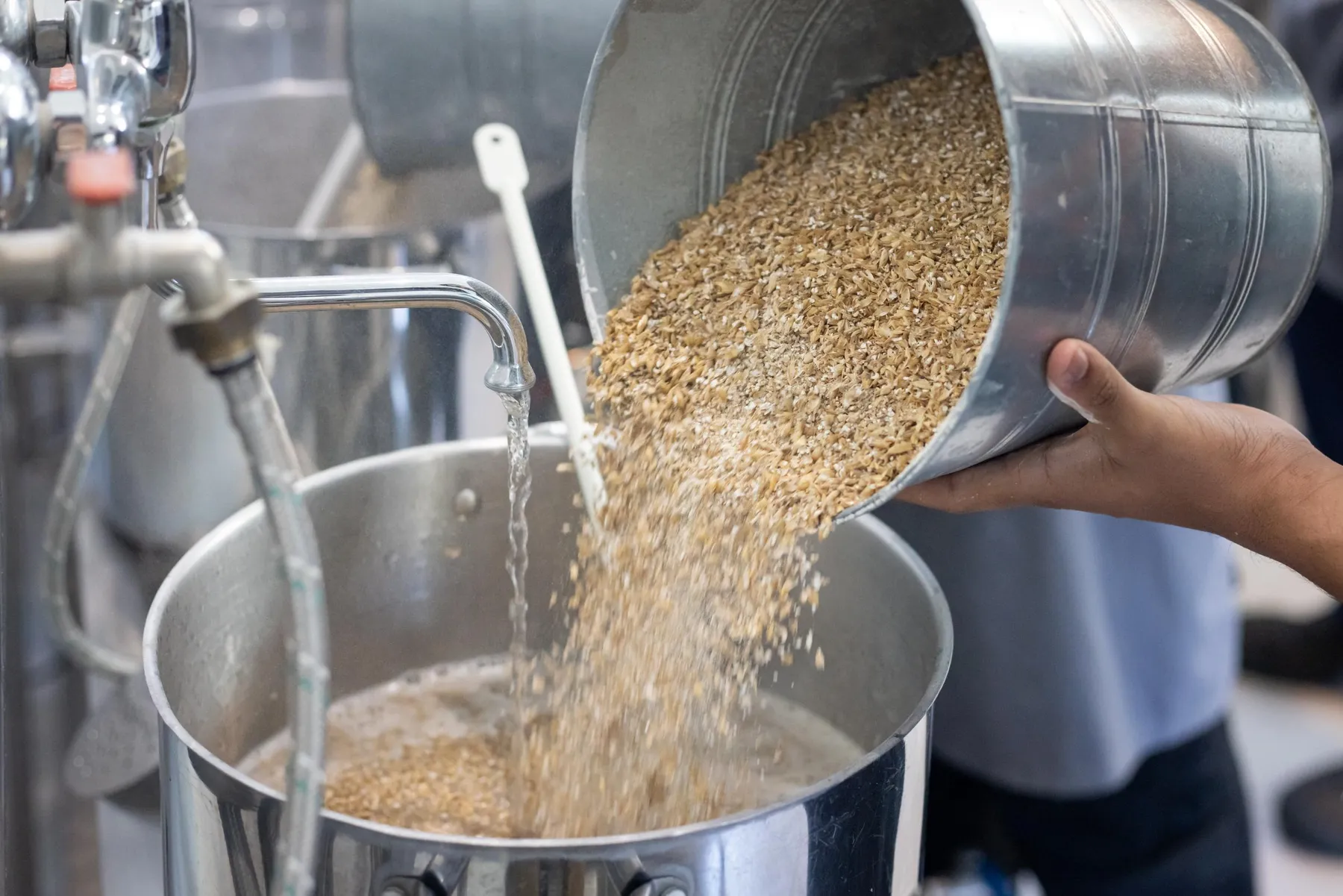 Brassez votre bière artisanale avec Fabrice et son équipe - Image n°5 - Wecandoo