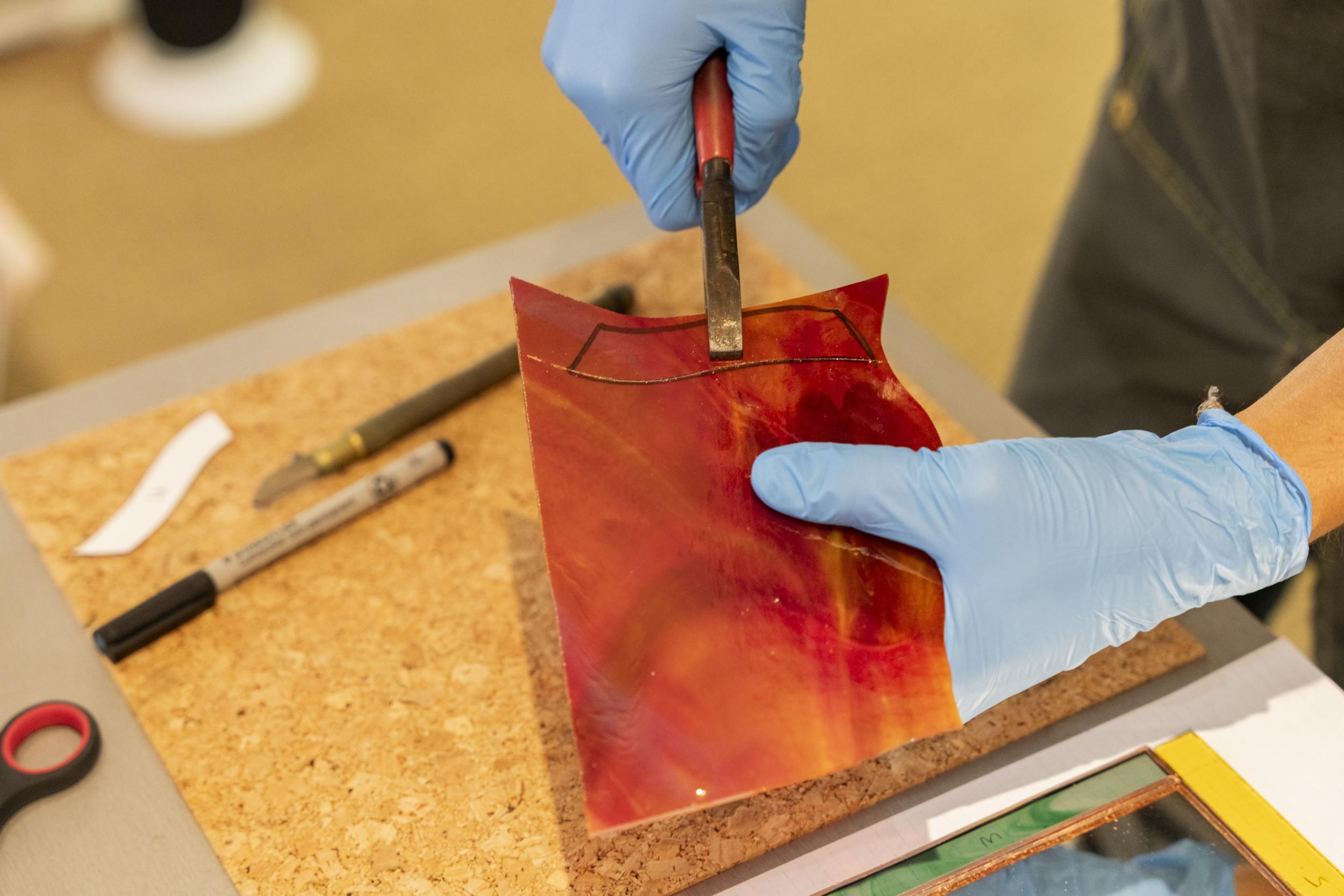 Réalisez votre miroir en vitrail Tiffany avec Mélanie - Afbeelding nr. 2 - Wecandoo