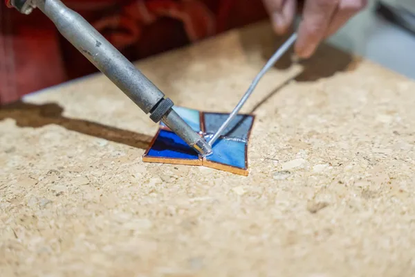 Initiez-vous au vitrail Tiffany