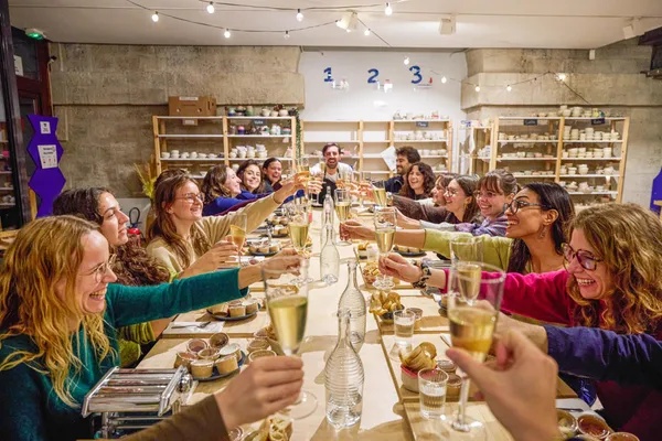 Réunissez votre équipe pour préparer et déguster un repas italien réalisé tous ensemble dans le Viaduc des Arts - Afbeelding nr. 2 - Wecandoo