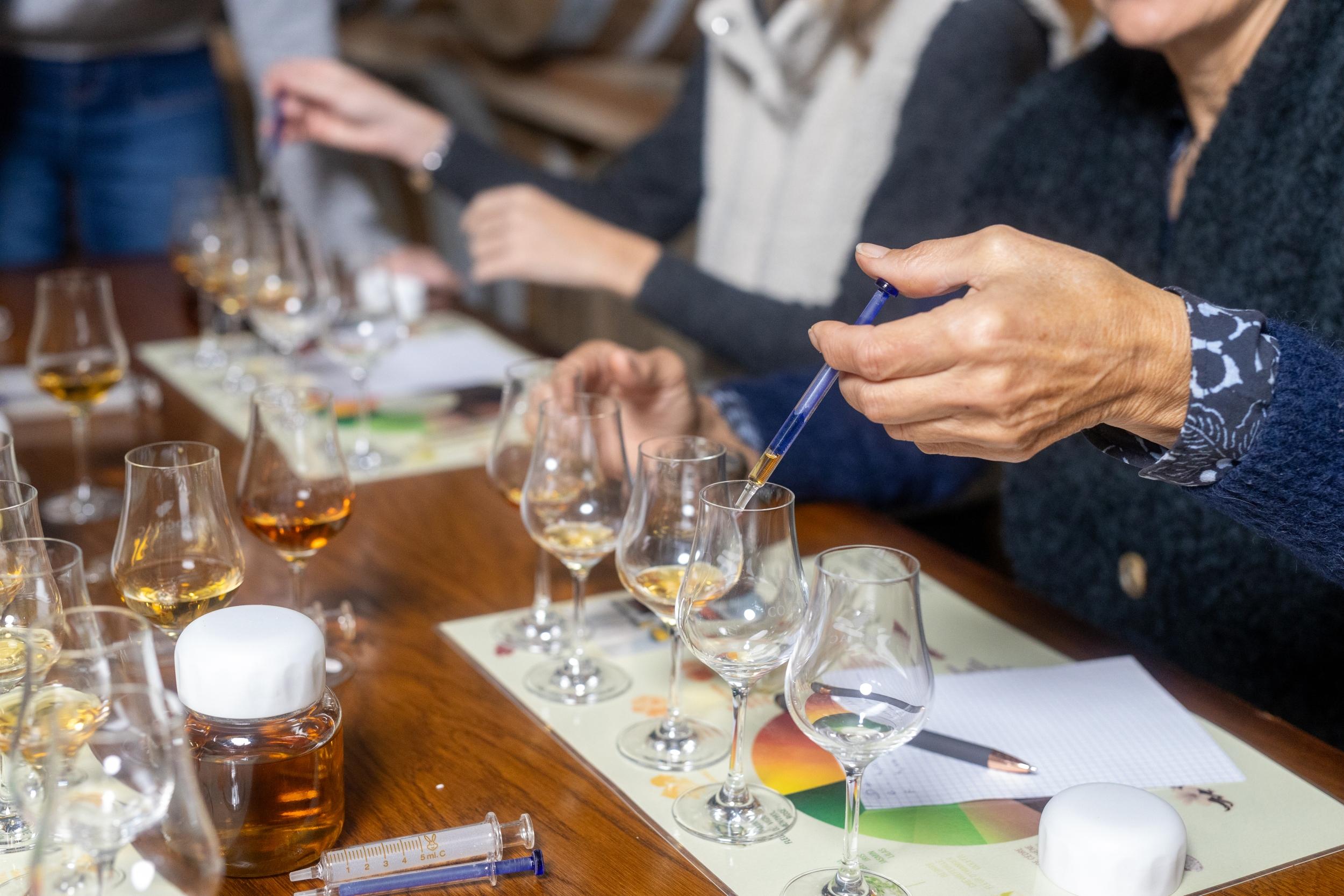 Assemblez votre bouteille de cognac avec Élodie - Image n°3 - Wecandoo