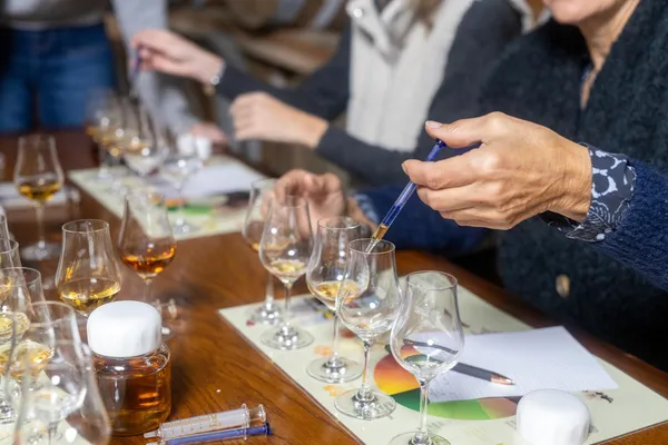 Assemblez votre bouteille de cognac avec Élodie - Image n°3 - Wecandoo