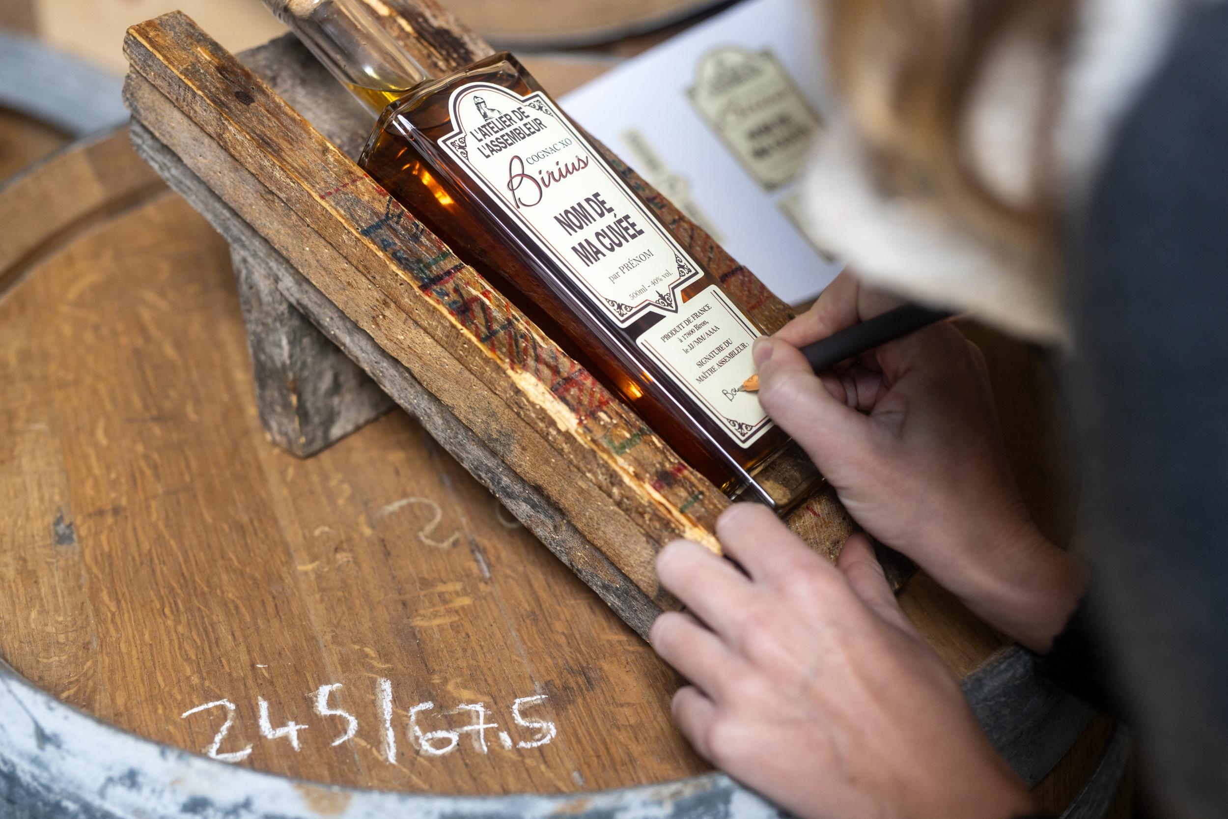 Assemblez votre bouteille de cognac avec Élodie - Image n°6 - Wecandoo