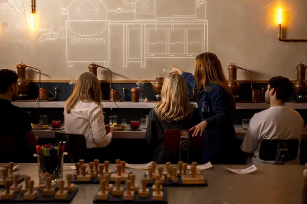 Distillez votre propre gin au cœur de Paris avec Charlotte - Image n°2 - Wecandoo