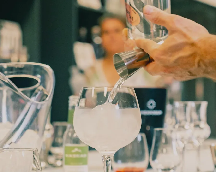 Distillez en duo votre propre gin avec Alexandre - Image n°1 - Wecandoo