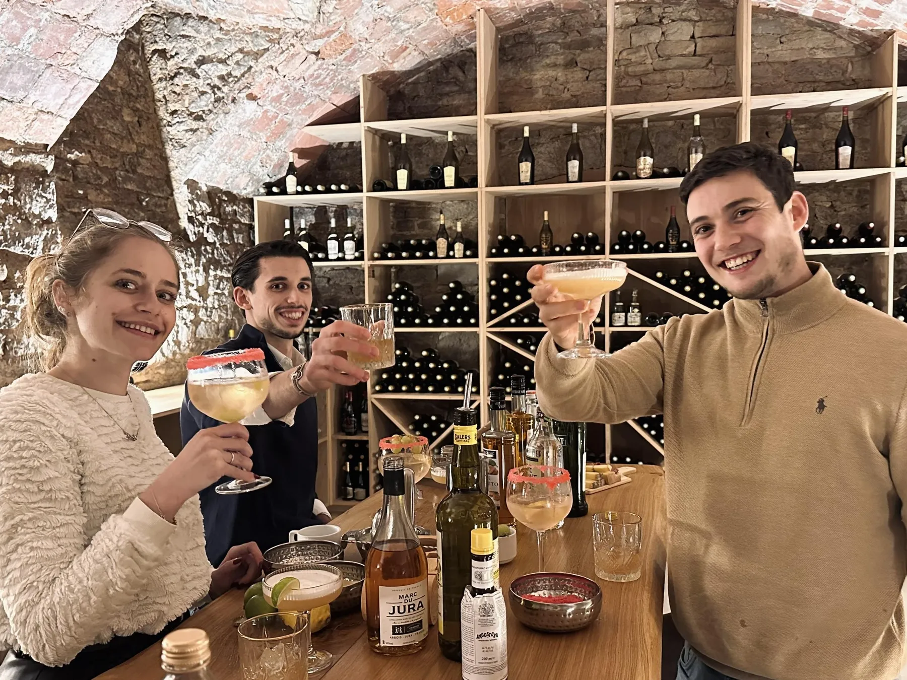 Réalisez des cocktails à base de marc du Jura avec Eleonore et Monica - Image n°4 - Wecandoo