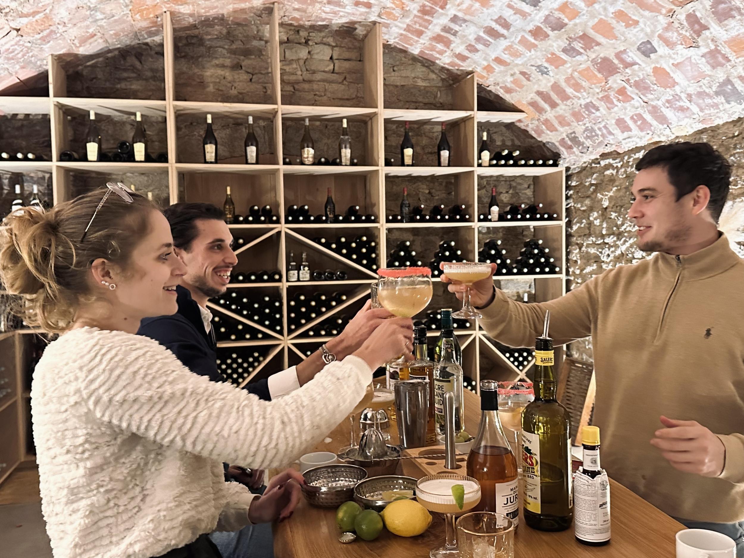 Réalisez des cocktails à base de marc du Jura avec Eleonore et Monica - Image n°6 - Wecandoo