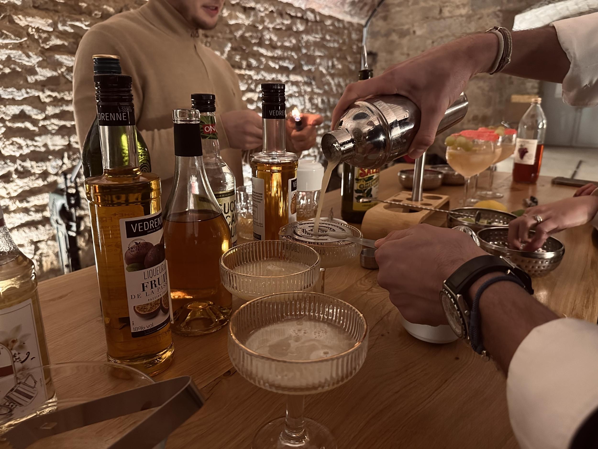 Réalisez des cocktails à base de marc du Jura avec Eleonore et Monica - Image n°2 - Wecandoo