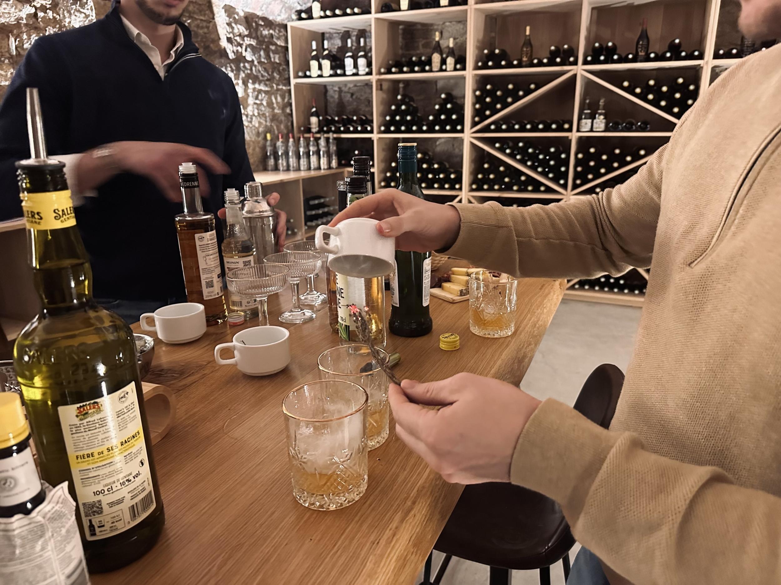 Réalisez des cocktails à base de marc du Jura avec Eleonore et Monica - Image n°7 - Wecandoo