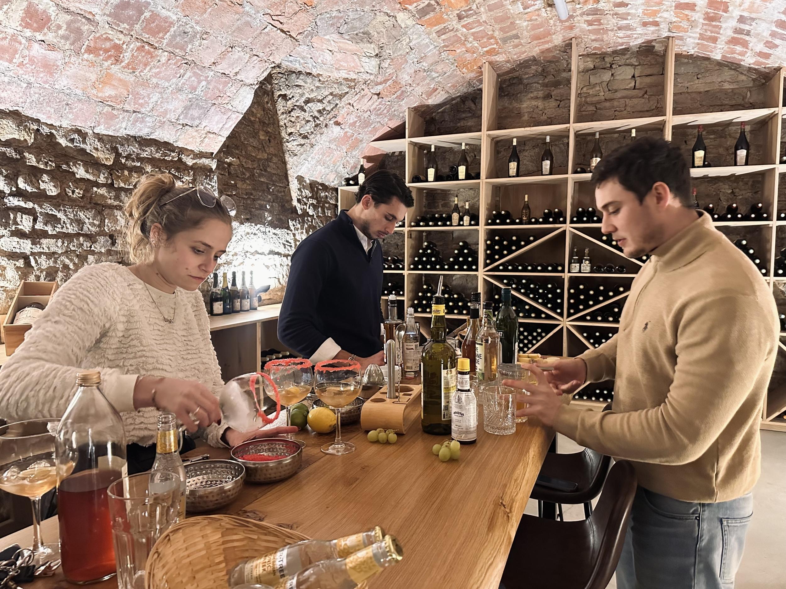 Réalisez des cocktails à base de marc du Jura avec Eleonore et Monica - Image n°8 - Wecandoo