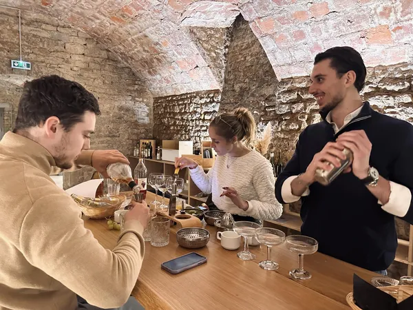 Réalisez des cocktails à base de marc du Jura avec Eleonore et Monica - Image n°3 - Wecandoo