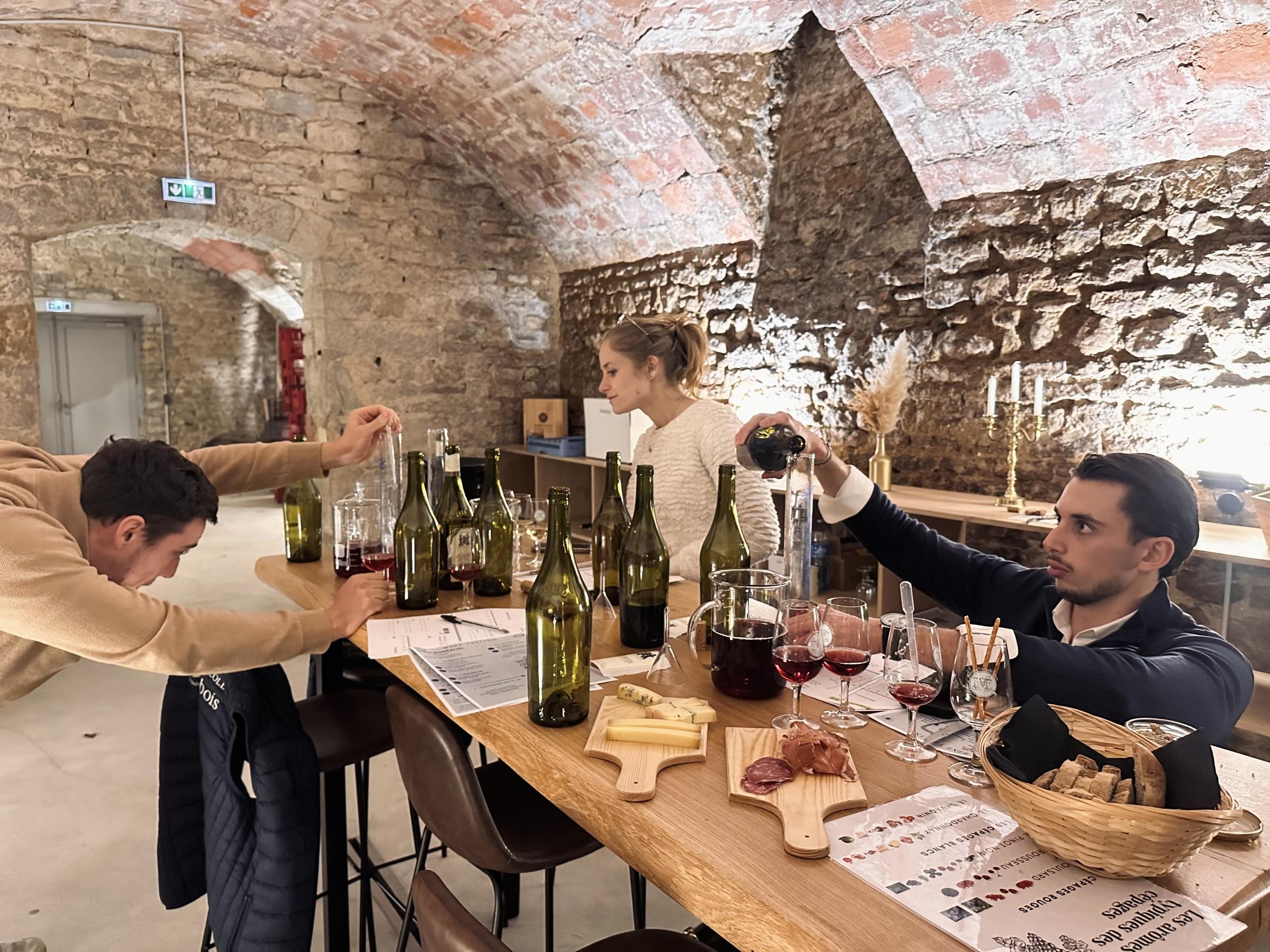 Assemblez votre cuvée du Jura avec Eleonore et Monica - Image n°6 - Wecandoo