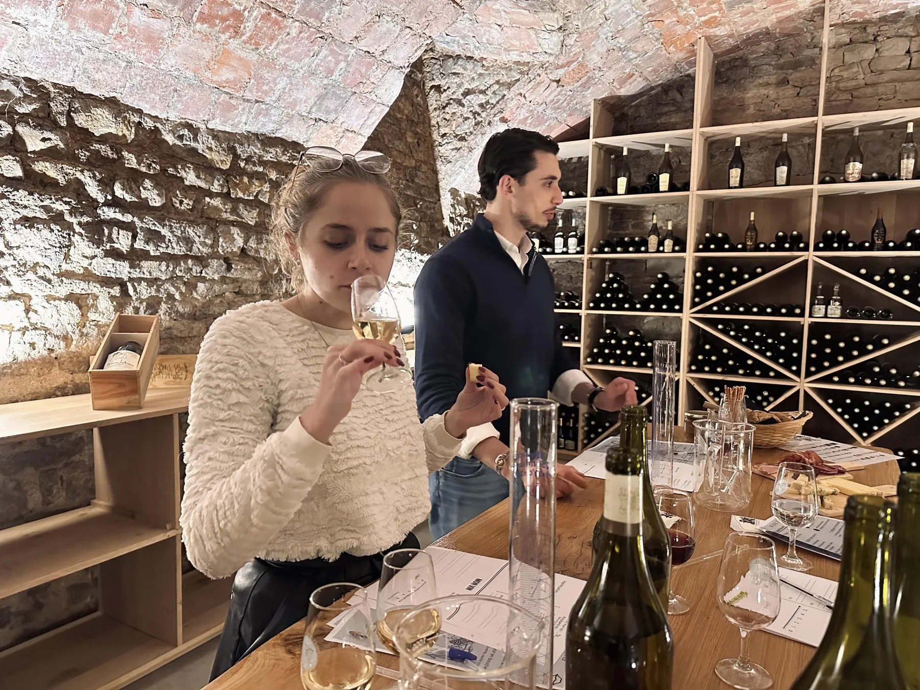 Assemblez votre cuvée du Jura avec Eleonore et Monica - Image n°2 - Wecandoo