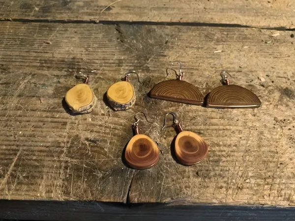 Réalisez des boucles d'oreilles en bois - Image n°3 - Wecandoo