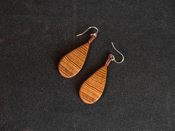 Réalisez des boucles d'oreilles en bois