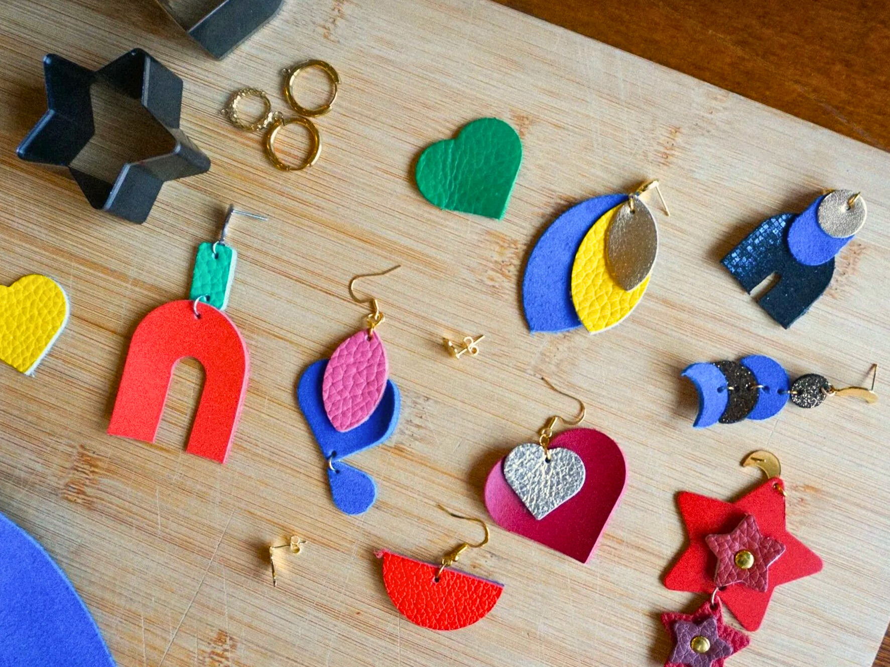 Créez vos paires de boucles d'oreilles en cuir à Paris