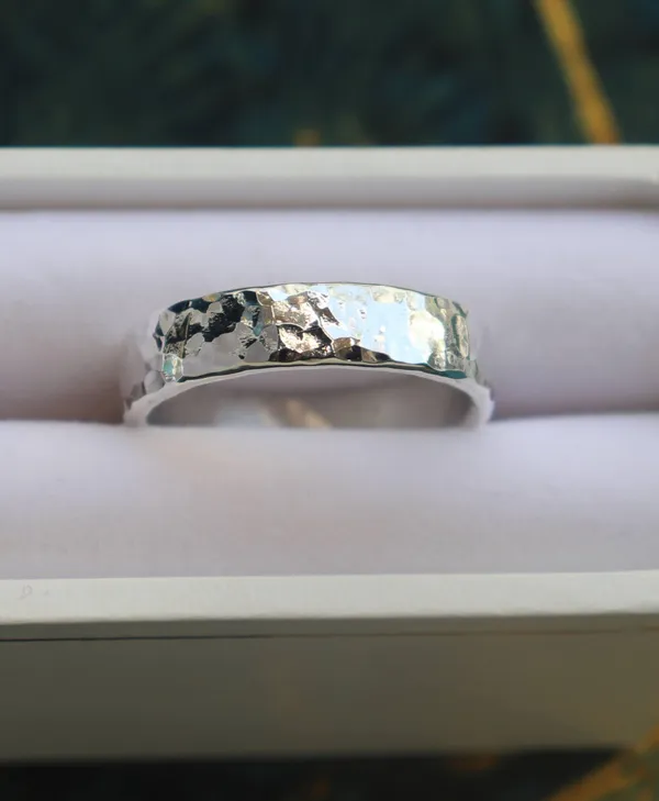 Fabriquez votre bague ou pendentif en argent avec Béatrice - Image n°2 - Wecandoo