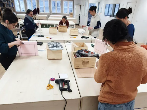 Transformez une caisse de vin en un pouf unique - Afbeelding nr. 2 - Wecandoo