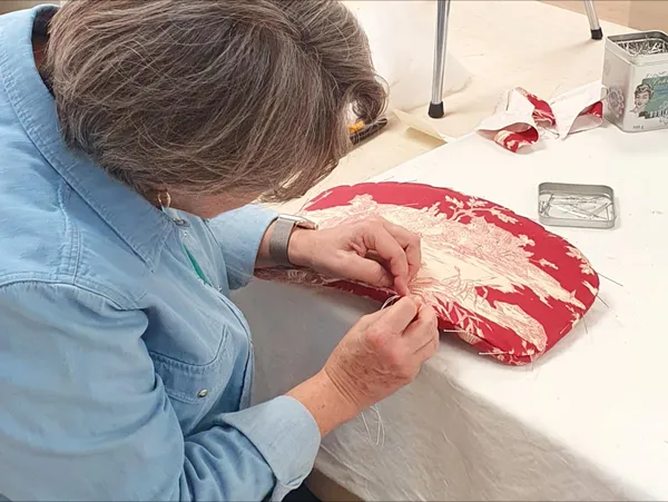 Tapissez votre chaise vintage - Afbeelding nr. 3 - Wecandoo