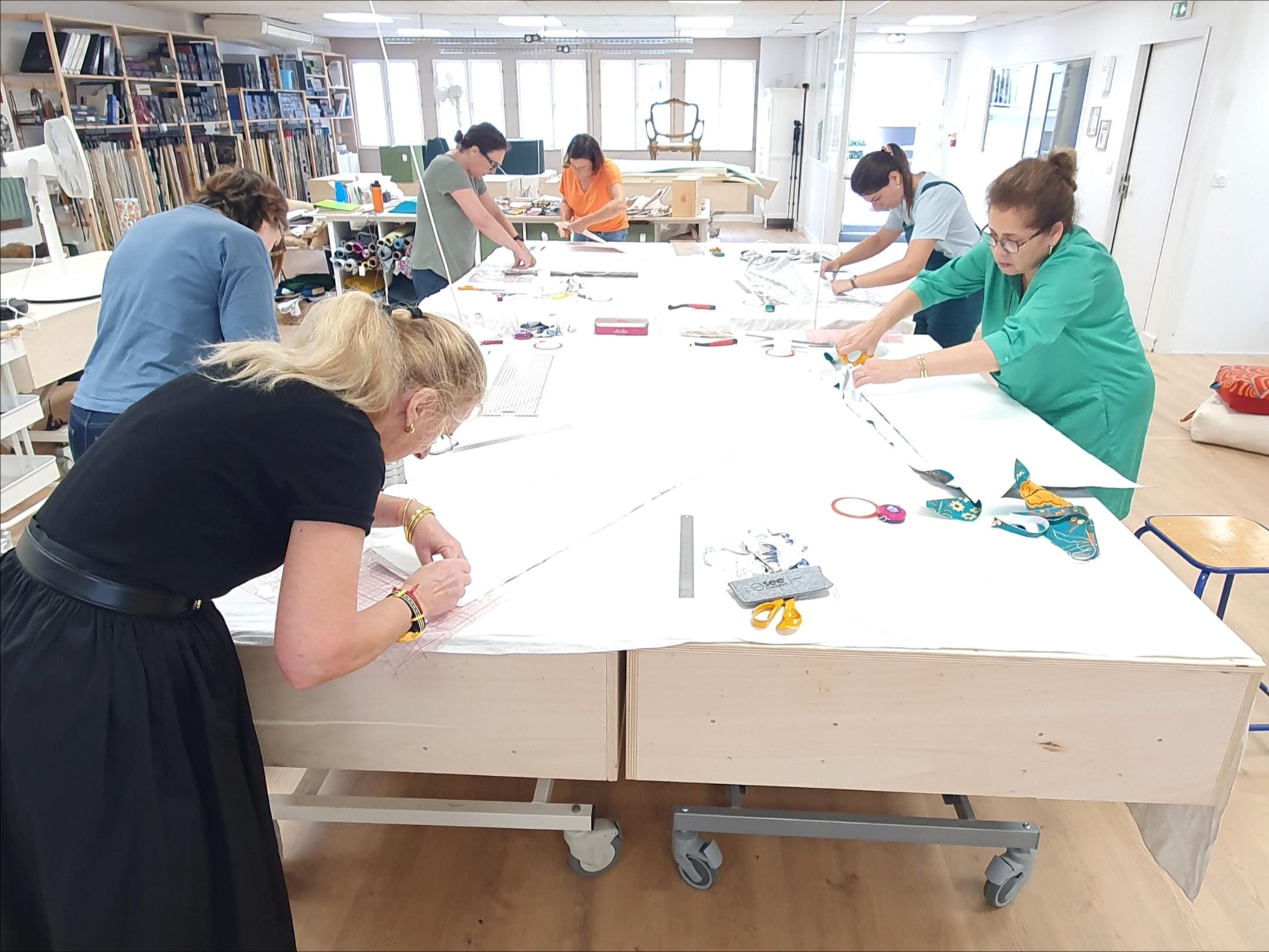 Fabriquez votre lampe à partir de caisses de vin avec Léonie - Image n°2 - Wecandoo