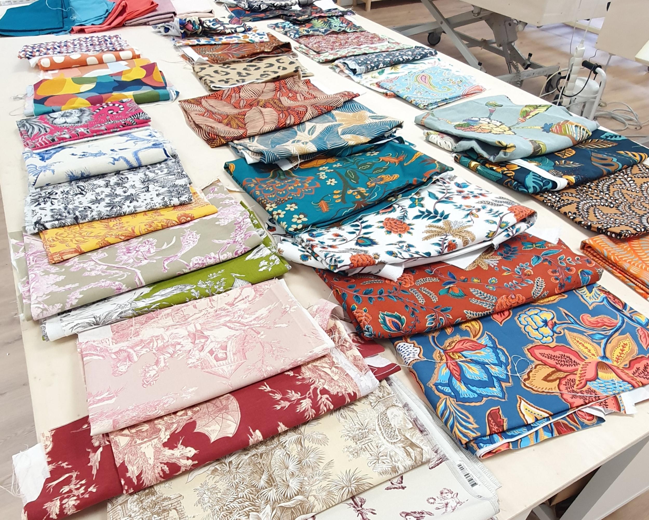 Tapissez votre tabouret vintage - Image n°4 - Wecandoo