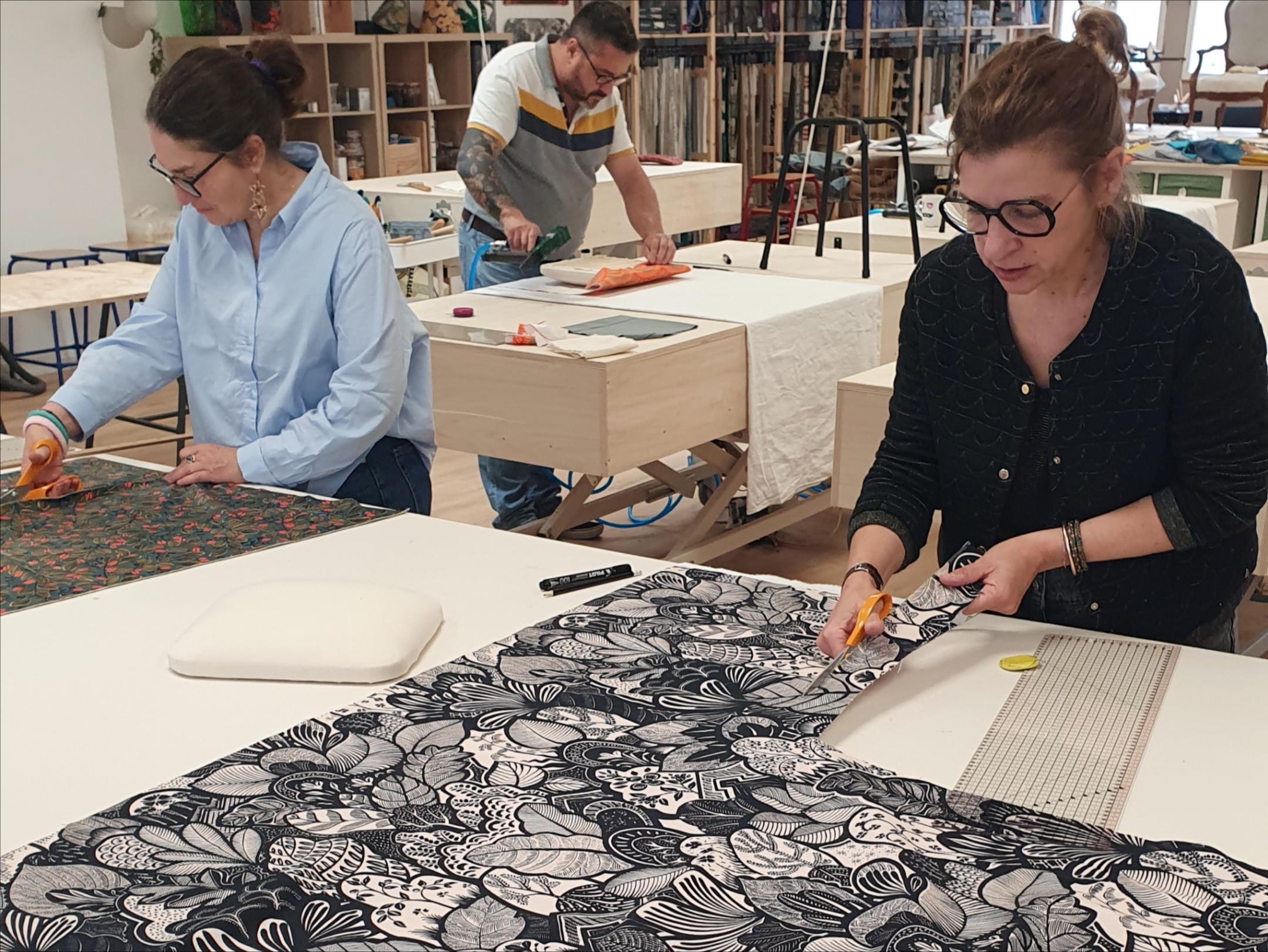 Tapissez votre tabouret vintage - Image n°7 - Wecandoo