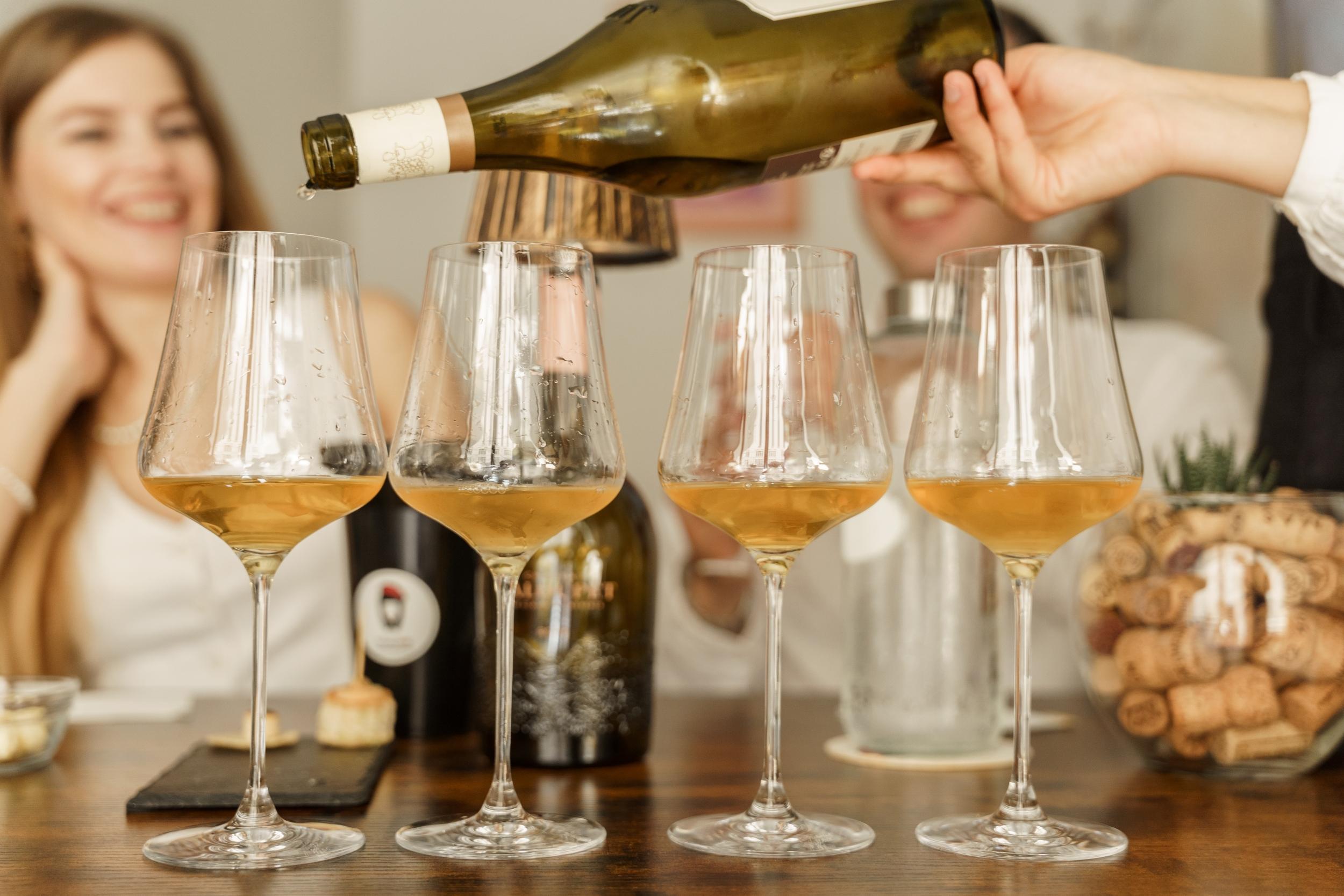 Aiguisez vos sens de dégustation en découvrant des vins de 8 terroirs français avec Julia - Image n°3 - Wecandoo