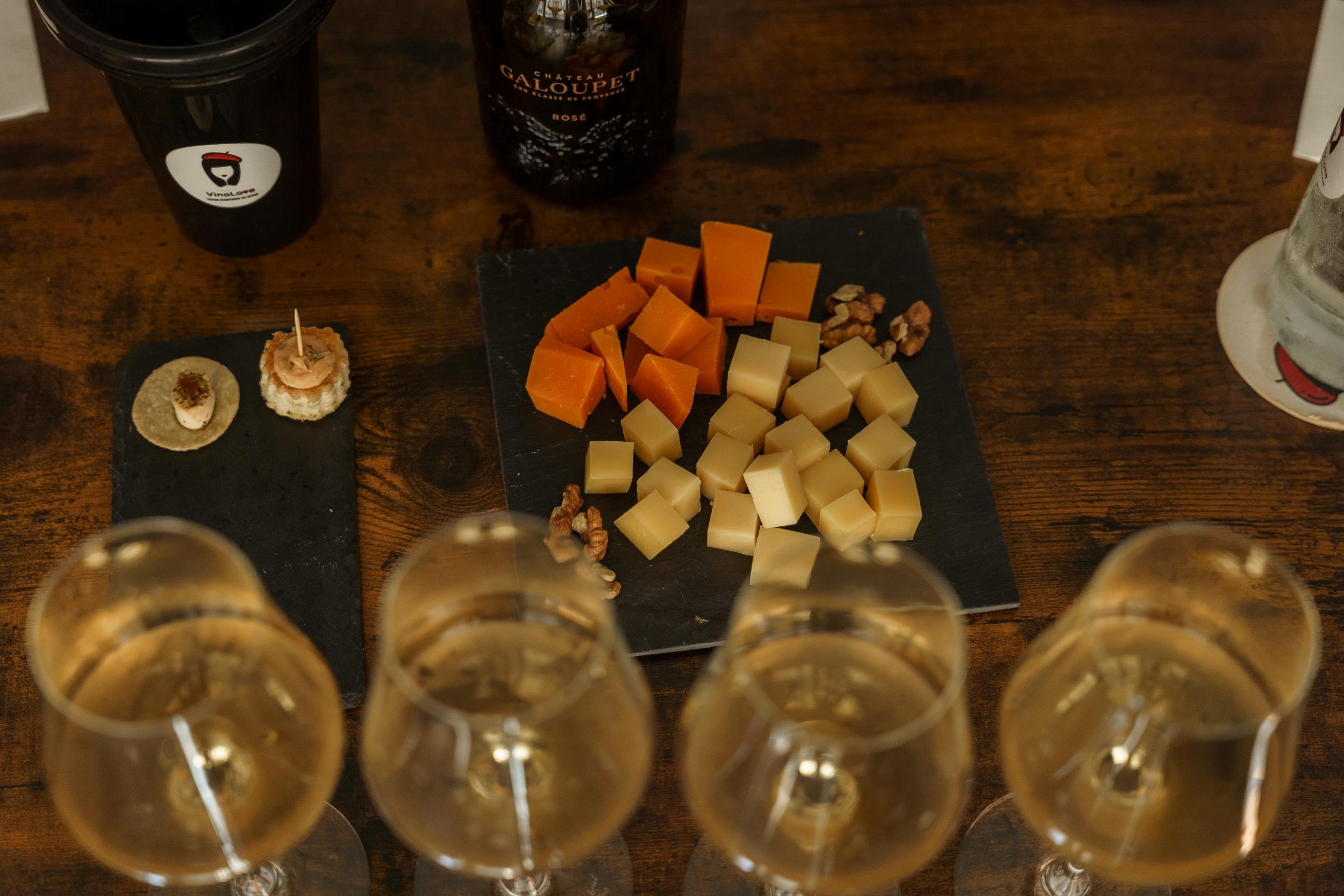 Aiguisez vos sens de dégustation en découvrant des vins de 8 terroirs français avec Julia - Image n°4 - Wecandoo