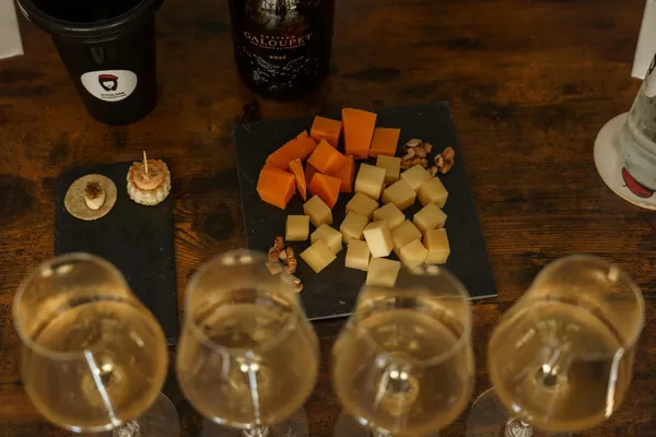 Aiguisez vos sens de dégustation en découvrant des vins de 8 terroirs français avec Julia - Image n°4 - Wecandoo