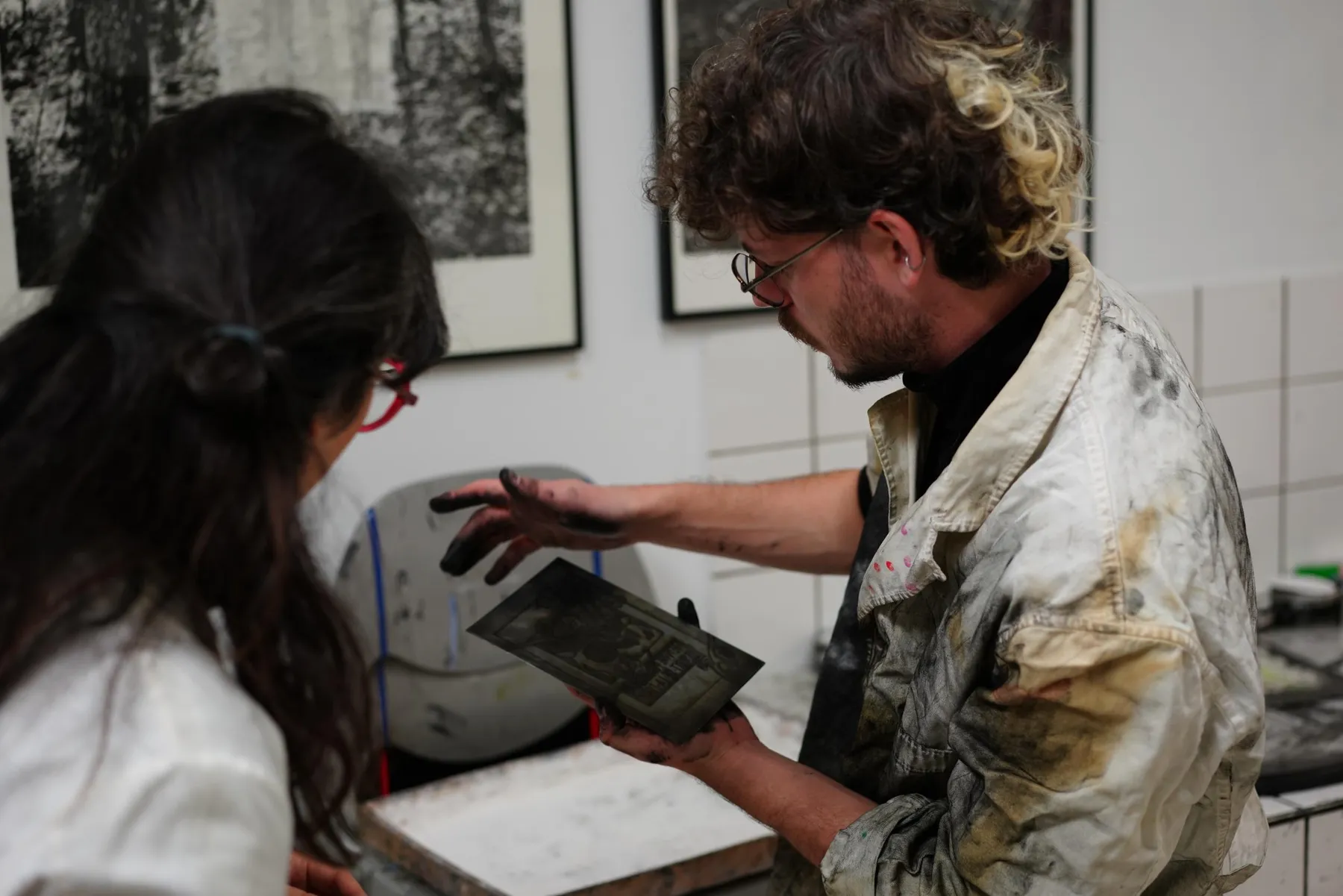 Découvrez la gravure à l’eau-forte sur métal aux côtés de Youmi, Paul, Franc et Marina - Image n°4 - Wecandoo