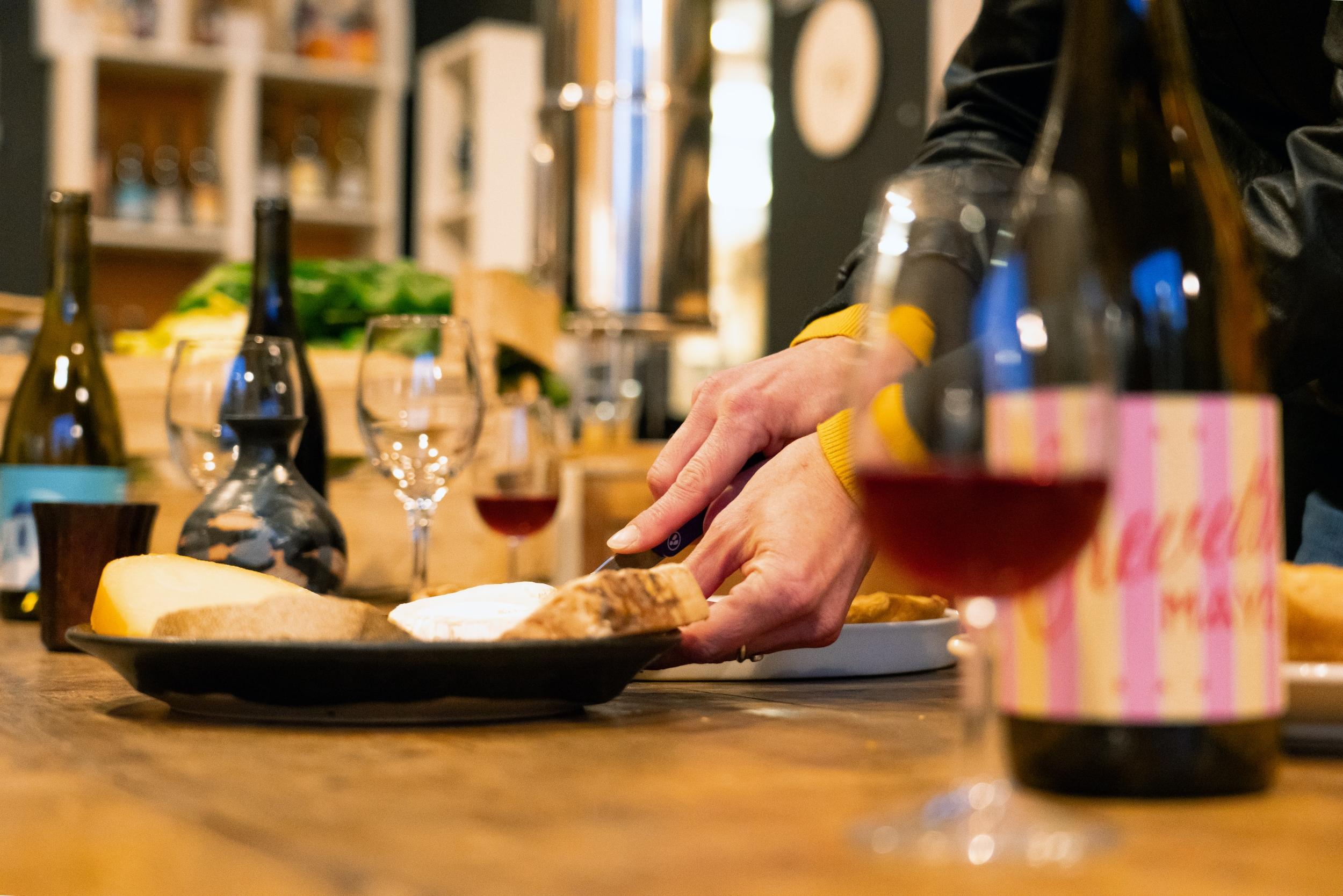 Dégustez des vins naturels et des spiritueux artisanaux avec Matthieu - Image n°2 - Wecandoo