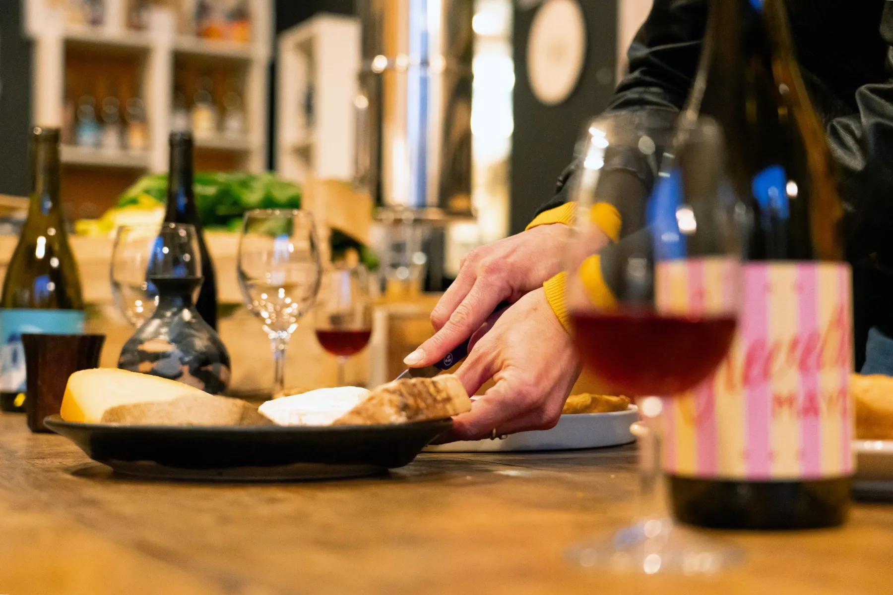 Dégustez des vins naturels et des spiritueux artisanaux avec Matthieu - Image n°2 - Wecandoo