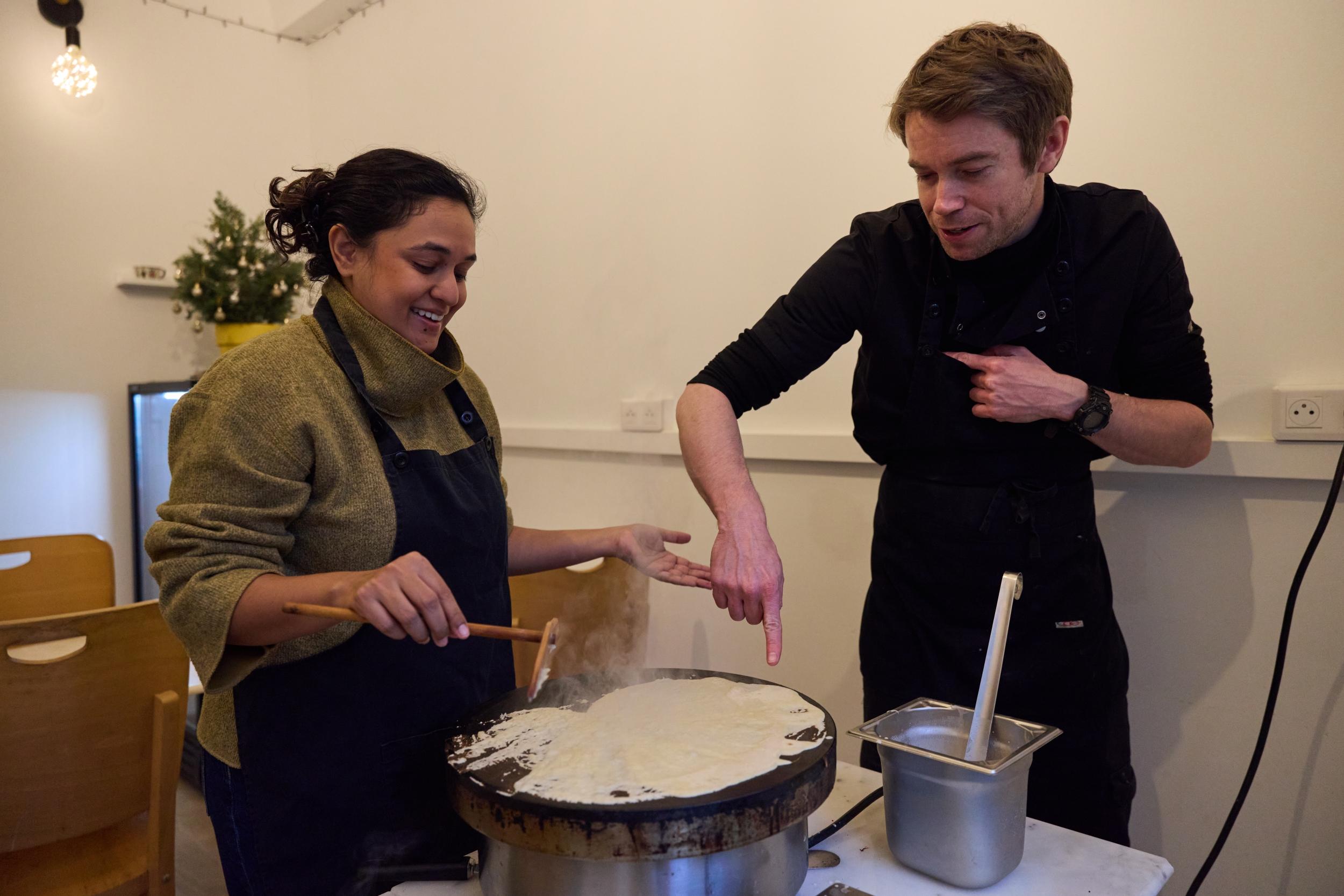 Apprenez à manier le rozell comme un crêpier en duo avec François - Image n°4 - Wecandoo