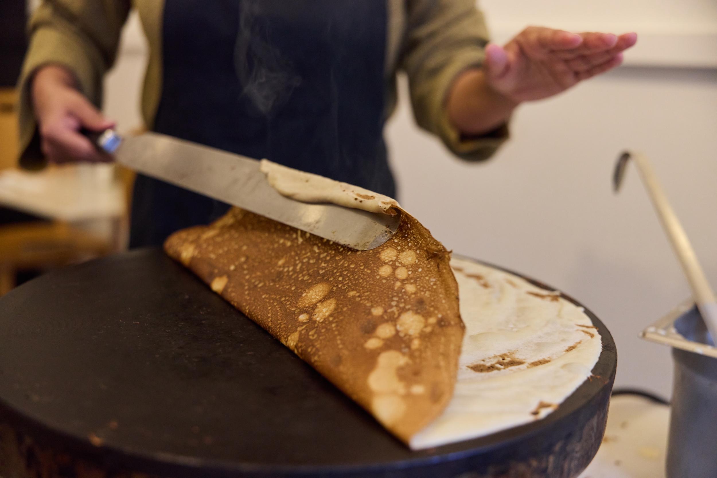 Apprenez à manier le rozell comme un crêpier en duo avec François - Image n°8 - Wecandoo