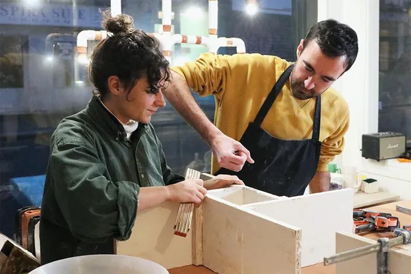 Moulez votre main en plâtre avec Camille - Image n°3 - Wecandoo