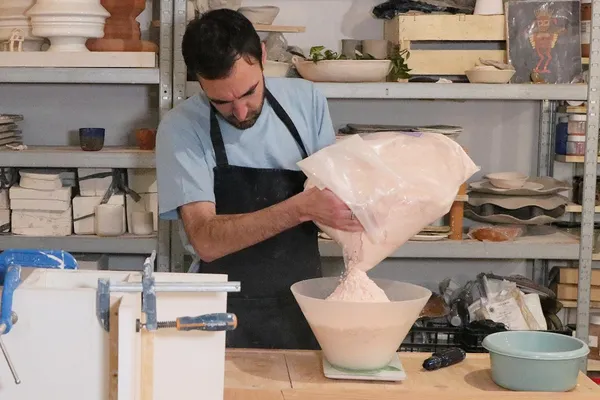 Moulez votre main en plâtre avec Camille - Image n°2 - Wecandoo