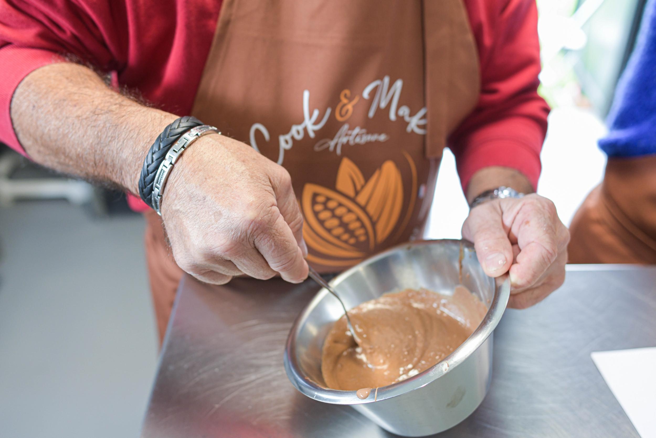 Réalisez vos tablettes de chocolat fourrées pralinées avec Marine - Image n°4 - Wecandoo