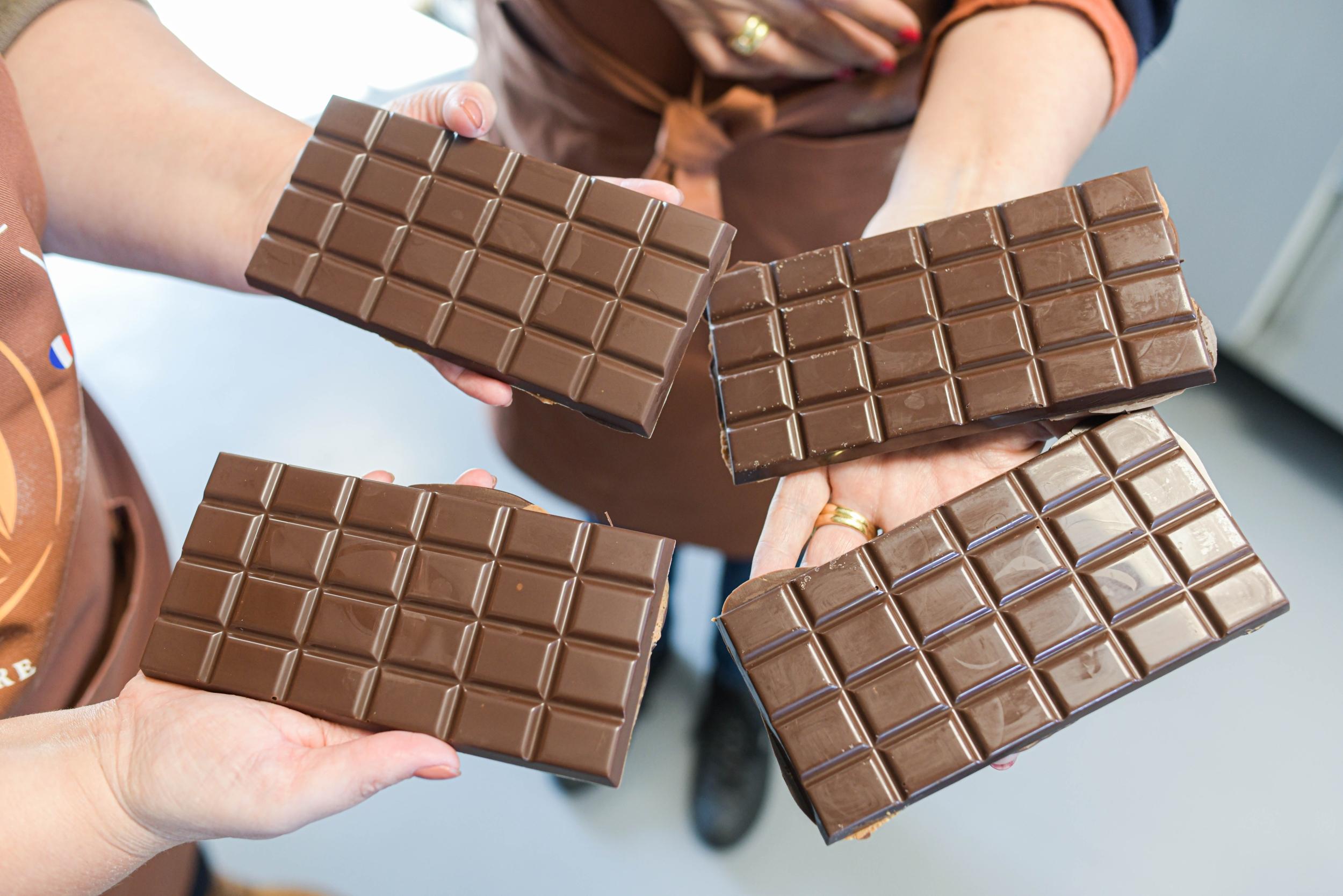Réalisez vos tablettes de chocolat fourrées