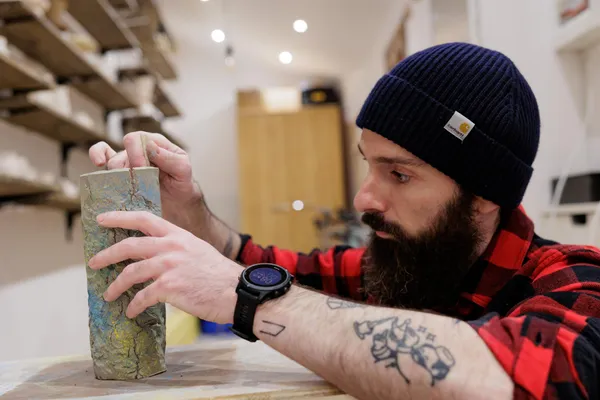 Tournez ou modelez votre vase en céramique